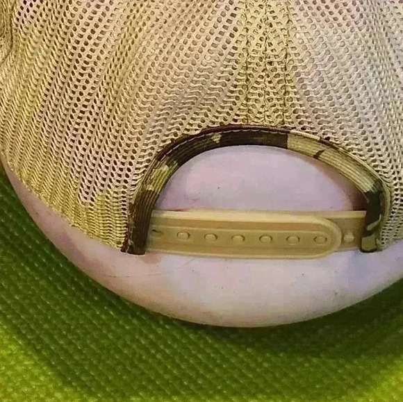 Authentic Disney original camo snapback mesh back hat - Picture 7 of 9